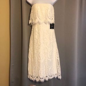 Lulu’s Delia White Lace Strapless Midi Dress